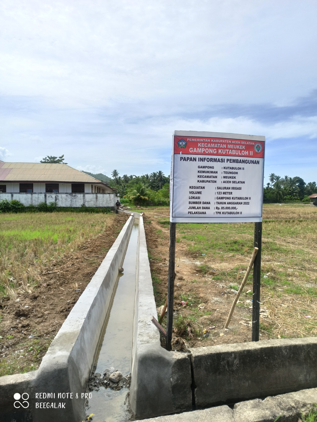 Membangun Saluran Irigasi sawah dari Kegiatan Ketahanan Pangan Dana Desa TA 2022